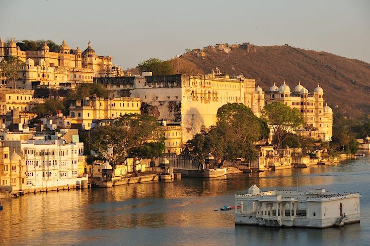 City Palace and Lake Pichola, Udaipur